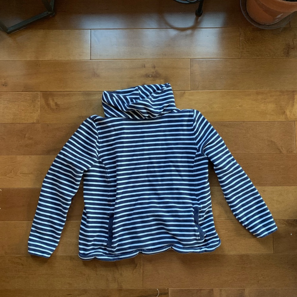 Striped vineyard vines sweatshirt